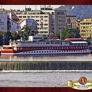Albatros Hotel en barco Praga